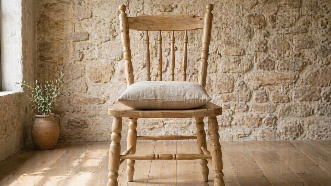 Chaises et bancs en pin massif