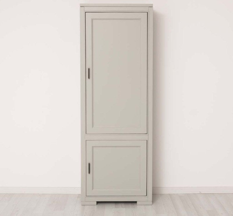 Armoire en pin massif à deux portes, vue de face