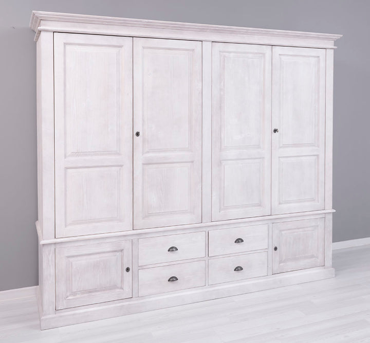 Armoire en pin massif à 6 portes et 4 tiroirs – vue trois quarts

