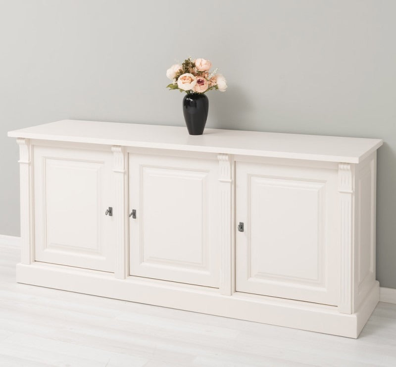 Buffet bas en pin massif GS73BAS à trois portes, vue trois quarts