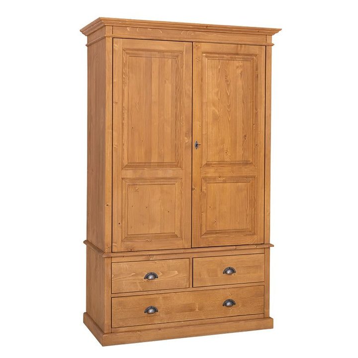 Armoire en pin massif avec deux portes et trois tiroirs, finition Ciré miel clair P002, vue de face.