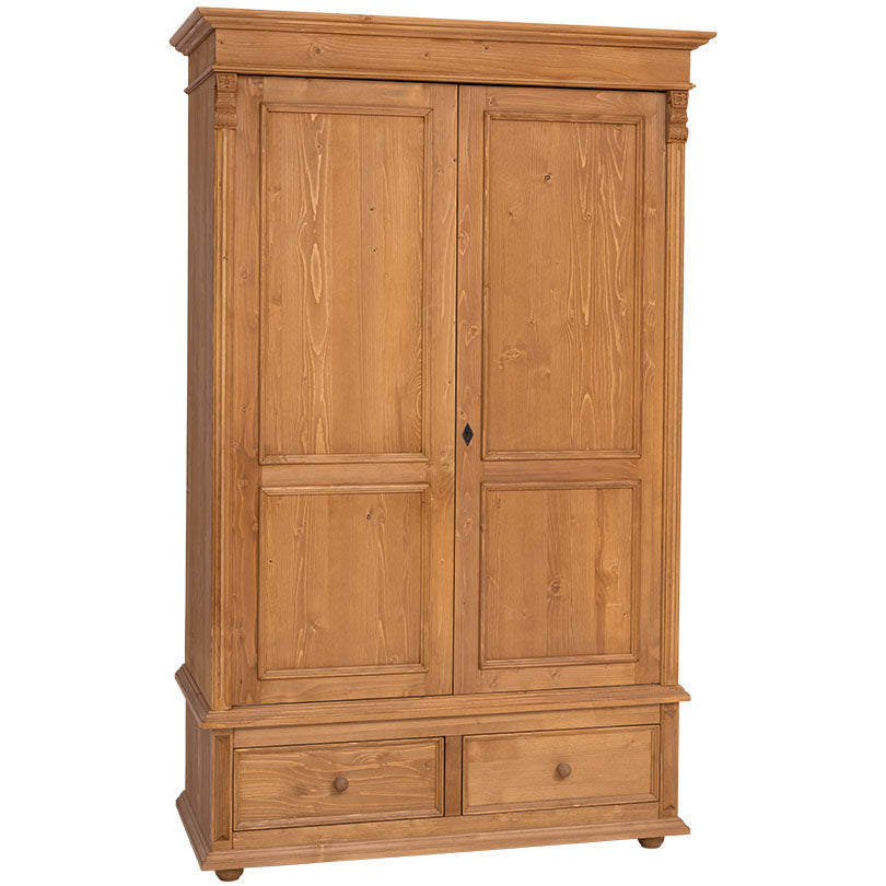 Armoire en pin massif GS105 finition ciré miel, vue trois-quarts avec deux portes et deux tiroirs.