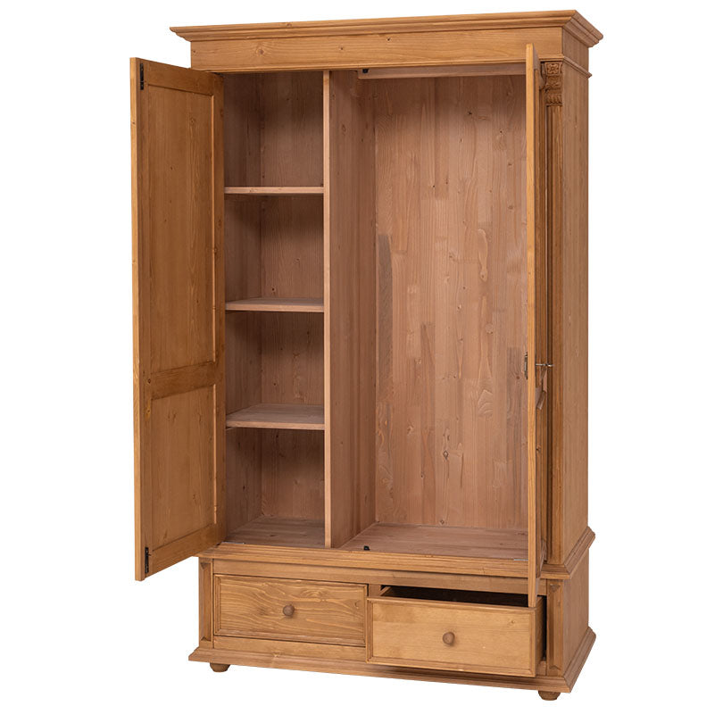 Armoire en pin massif GS105 finition ciré miel, portes ouvertes montrant les étagères et l’espace penderie.