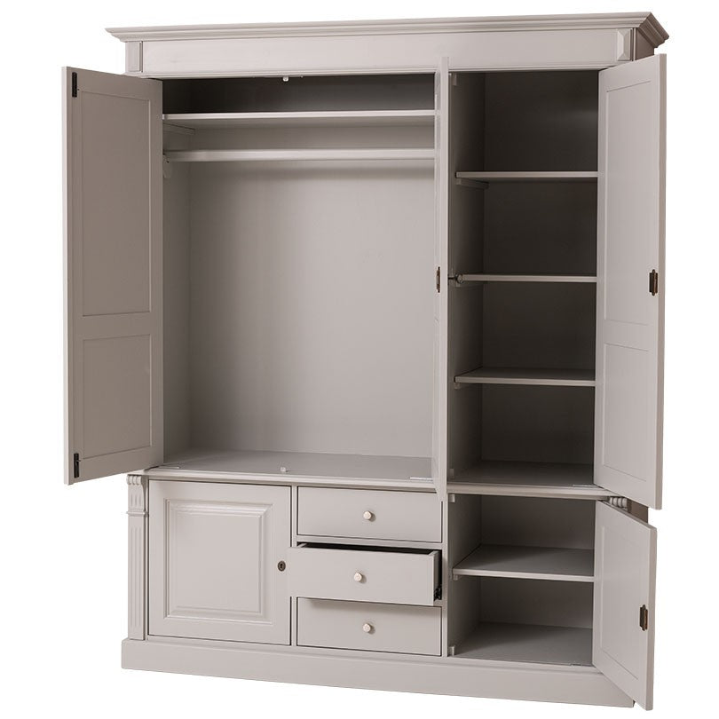 Armoire en pin massif portes ouvertes montrant la penderie, les étagères et les rangements bas