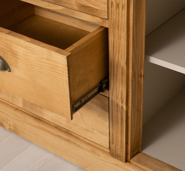 Détail du tiroir et des glissières du buffet bas Directoire en pin massif