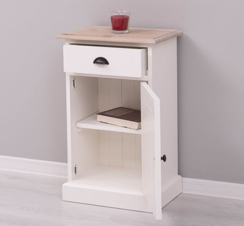 Table de chevet en pin massif avec plateau en chêne massif, porte ouverte montrant le rangement intérieur.
