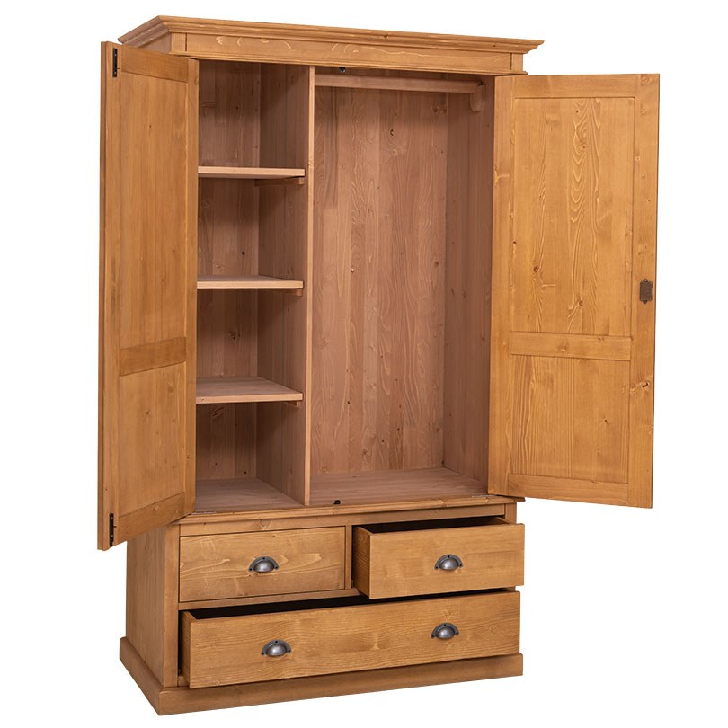 Armoire en pin massif finition Ciré miel clair P002, portes ouvertes montrant la penderie, la tringle et les étagères.