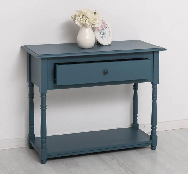 Console en pin massif avec un tiroir et étagère basse, vue trois-quarts.