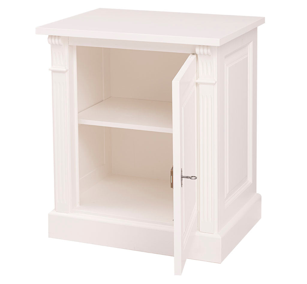 Buffet bas en pin massif 1 porte, rangement intérieur avec porte ouverte
