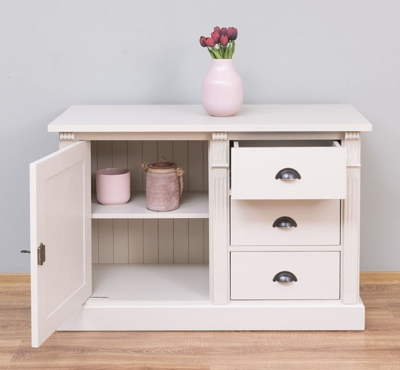 Buffet bas en pin massif ouvert avec étagère intérieure et tiroir, vue de face des rangements.