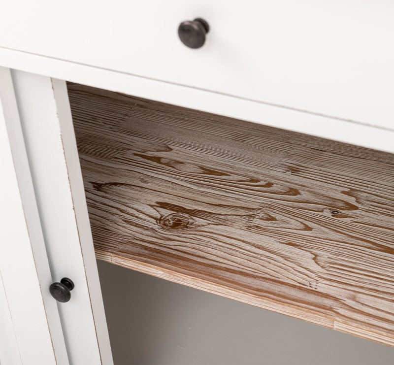 Détail du tiroir et du bois massif du buffet GS171