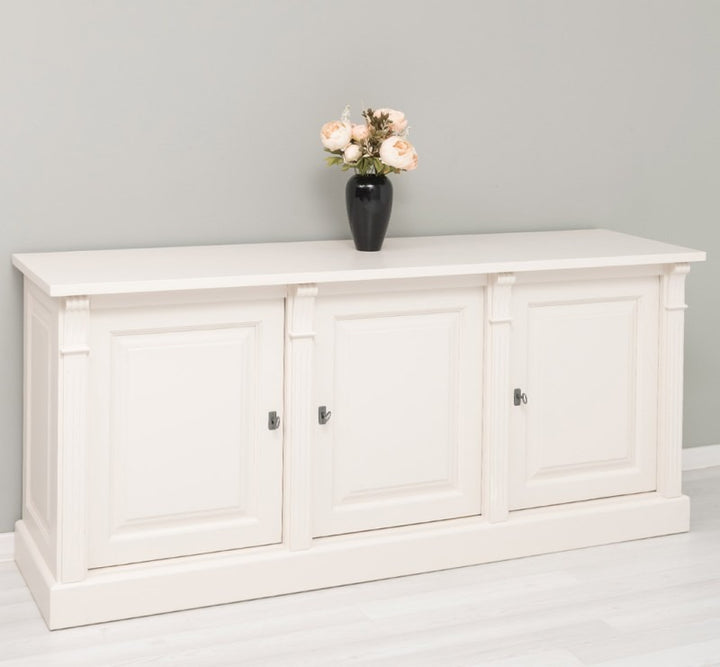 Buffet bas en pin massif GS73BAS à trois portes, vue trois quarts gauche