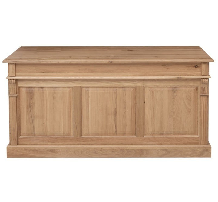 Détail des rangements du bureau en chêne massif style Directoire