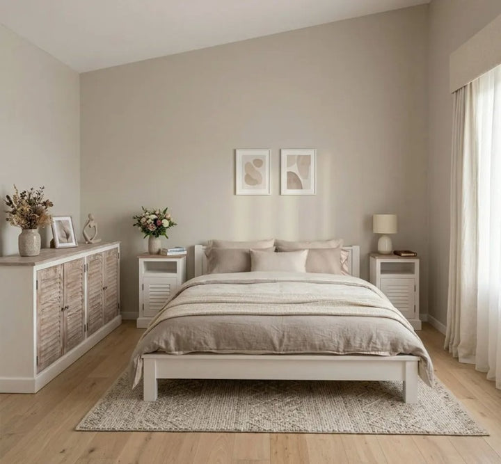 Lit GS614 en pin massif mis en scène dans une chambre avec mobilier assorti