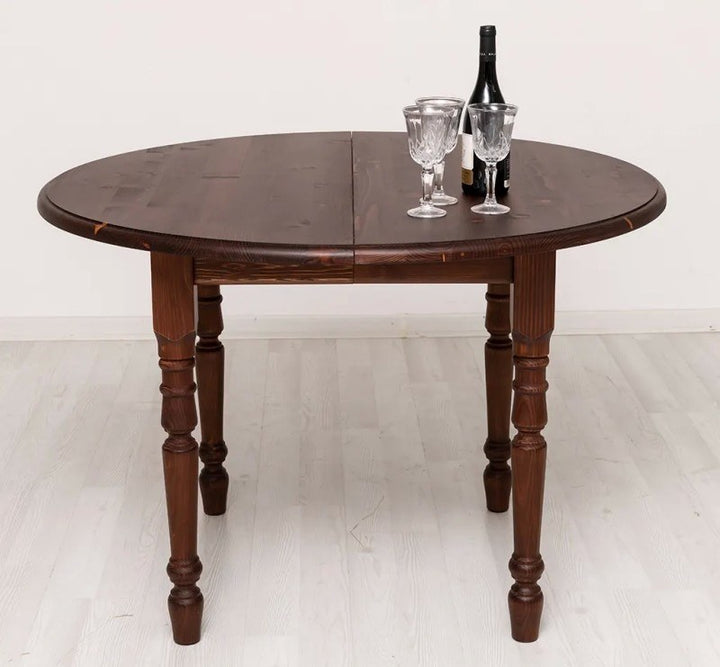 Table ronde extensible en pin massif avec plateau en pin, détail de la jonction du plateau