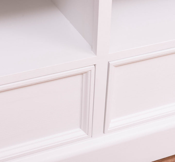 Détail de la structure et des façades du meuble TV en pin massif blanc