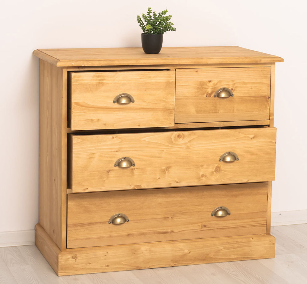 Commode en pin massif Ciré naturel avec tiroirs ouverts, largeur 100 cm.