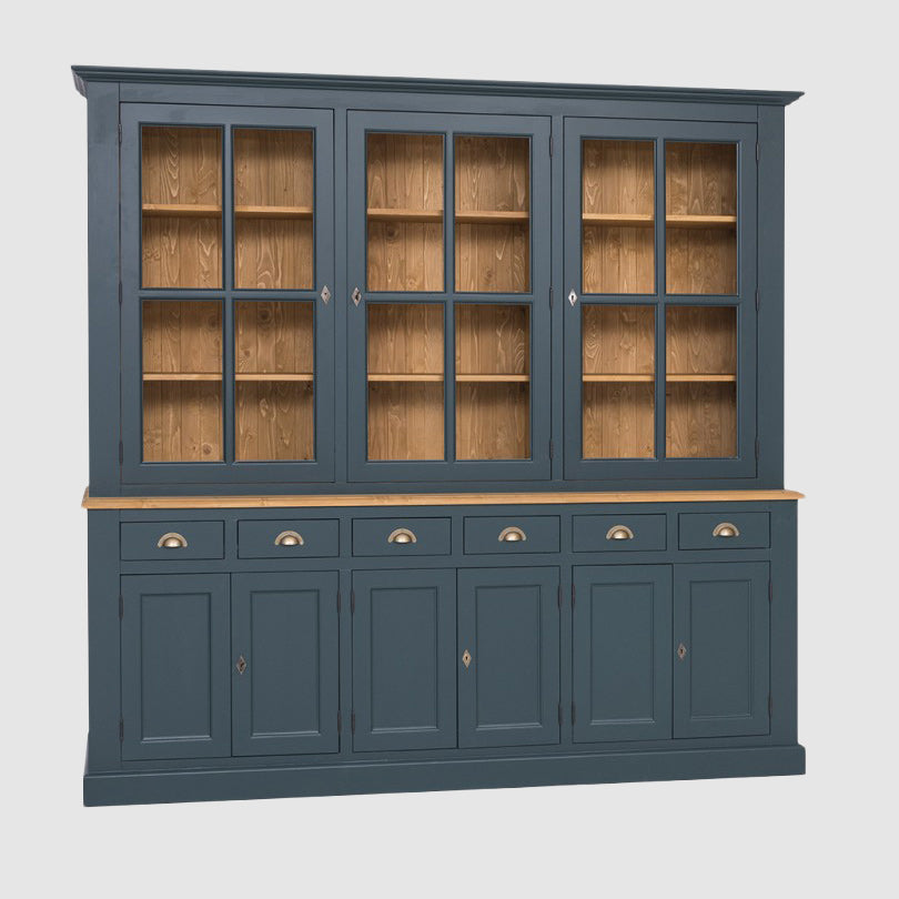 Vaisselier en pin massif avec six portes vitrées en partie haute, six tiroirs et six portes pleines en partie basse.