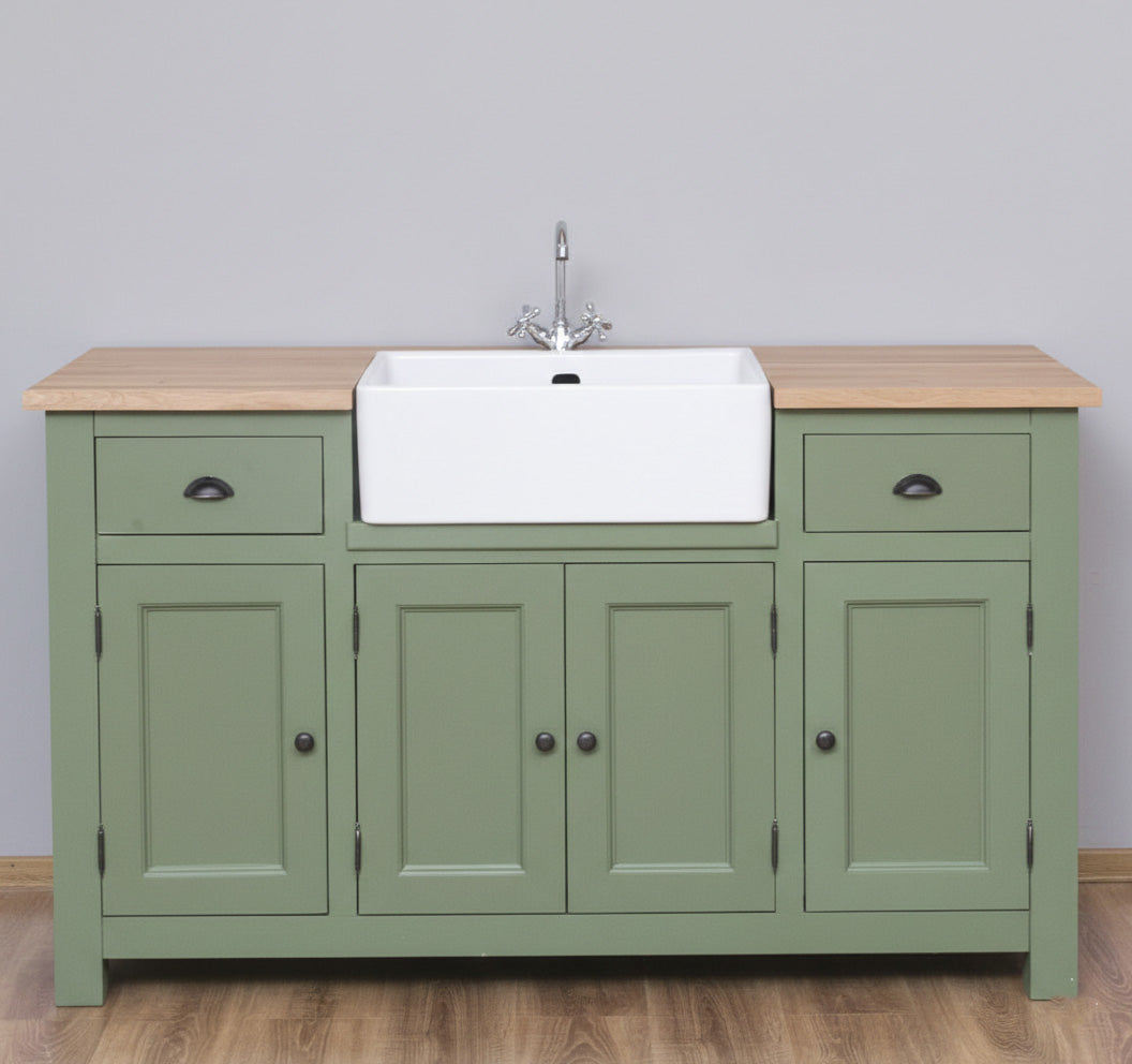 Meuble bas de cuisine évier en pin massif avec quatre portes et deux tiroirs, vue de face.