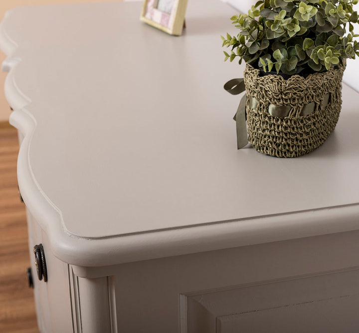 Commode en pin massif largeur 130 cm détail du plateau supérieur finition Beige Clair