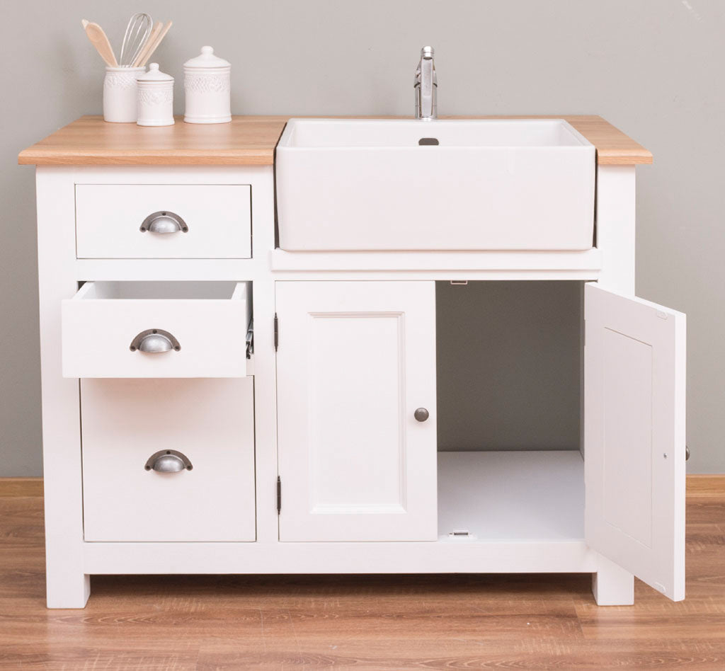 Meuble bas de cuisine évier en pin massif avec portes ouvertes montrant l’espace intérieur.