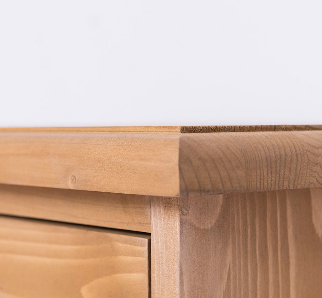 Semainier en pin massif avec tiroir ouvert