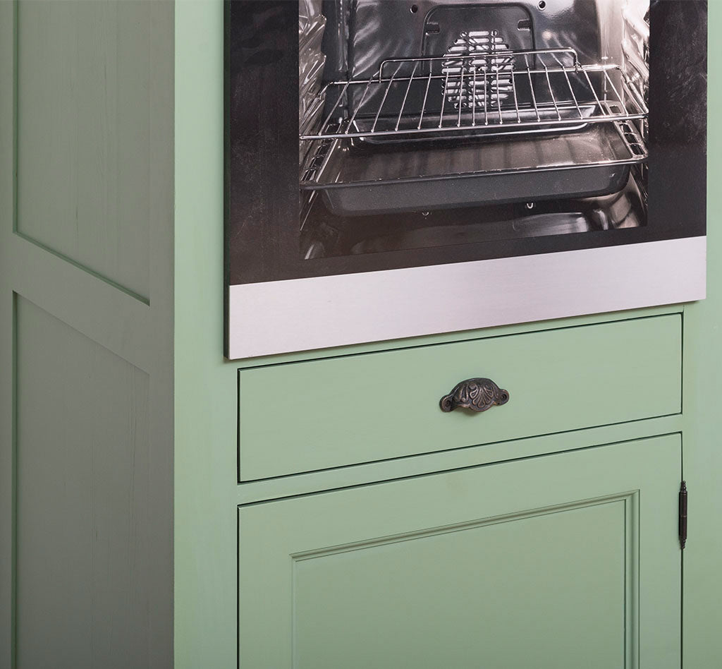 Détail du tiroir d’un meuble colonne de cuisine pour four encastrable