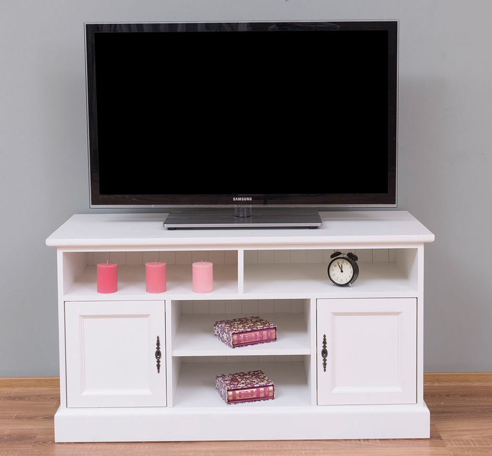 Meuble TV blanc en bois massif en situation avec une télévision posée sur le plateau
