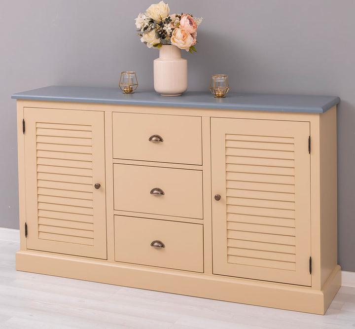Buffet en pin massif largeur 158 cm avec 2 portes persiennes et 3 tiroirs finition Gris Ardoise et Beige Lin