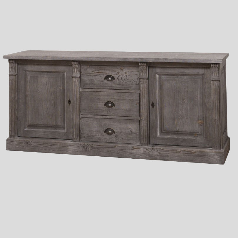 Buffet bas en bois gris avec deux portes pleines latérales et trois tiroirs centraux, vu de face sur fond neutre.