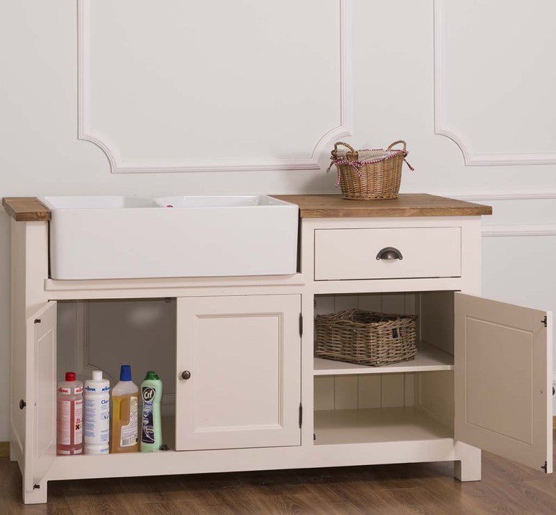 Meuble bas de cuisine évier double vasque en pin massif avec portes ouvertes montrant l’espace intérieur.