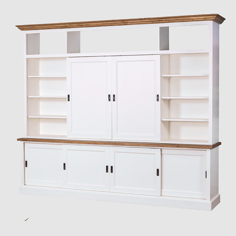Ensemble meuble TV en pin massif finition blanc et plateau bois avec 6 portes coulissantes partiellement ouvertes et emplacement TV central.  
