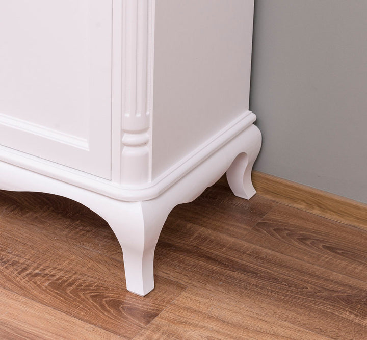 Détail pied galbé buffet 158 cm en pin massif