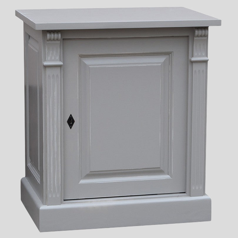 Buffet bas avec une porte pleine, vue de face, porte fermee