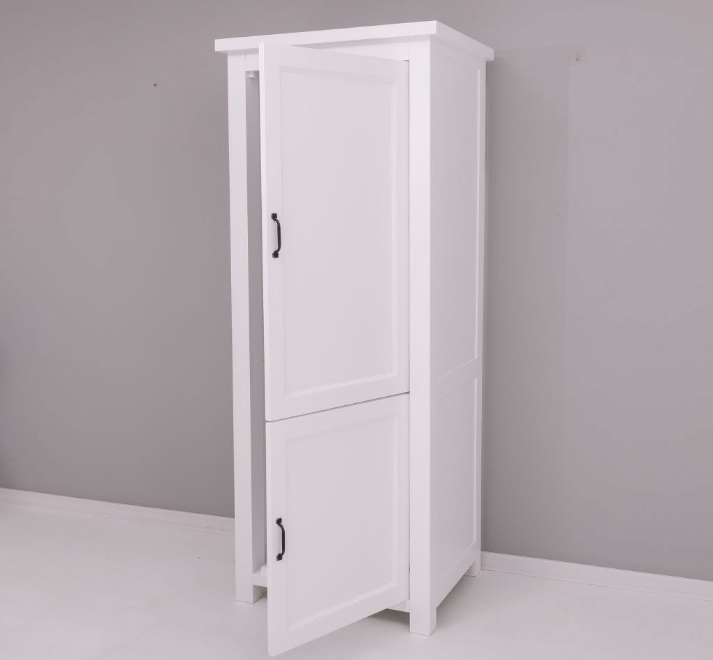 Meuble colonne de cuisine pour réfrigérateur encastrable avec deux portes, vue en angle