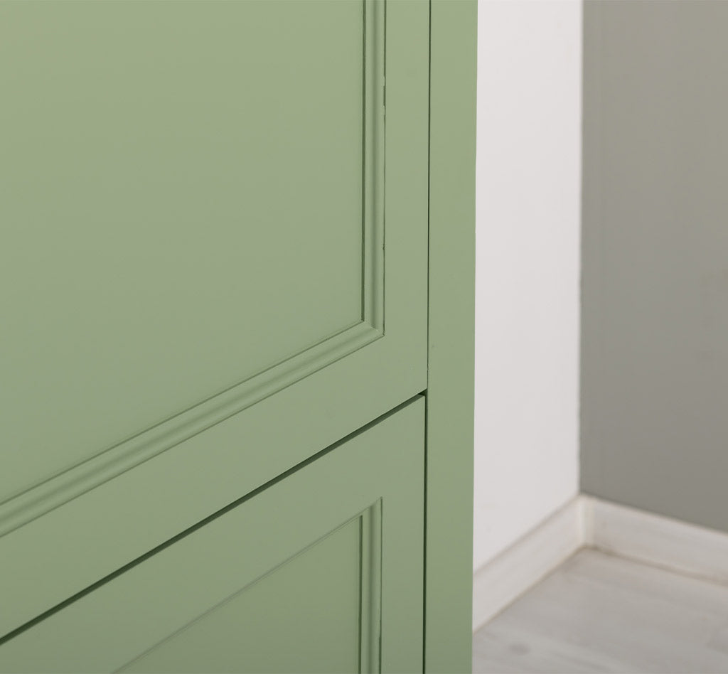 Détail des portes d’un meuble colonne de cuisine pour réfrigérateur encastrable