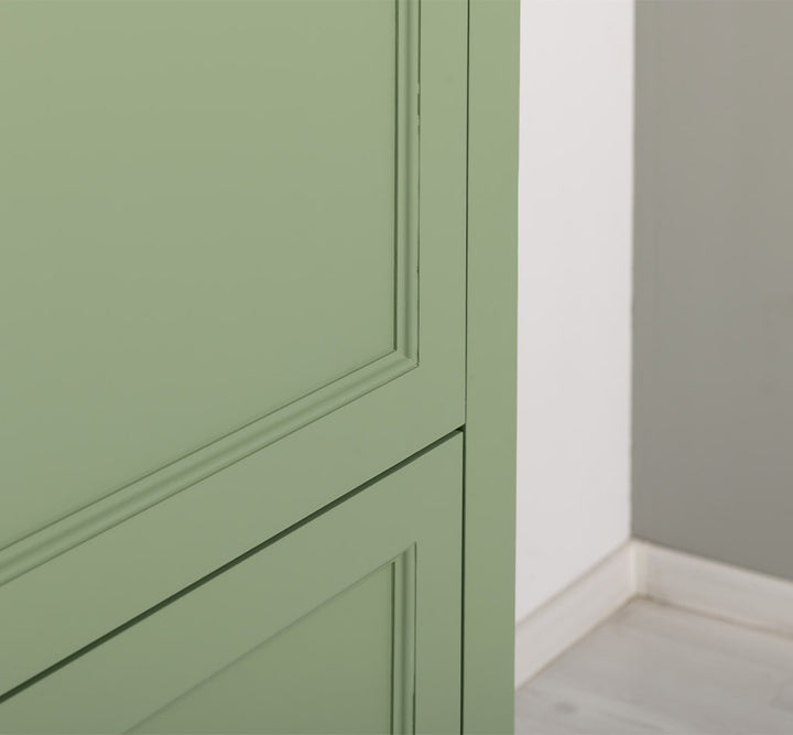 Détail des portes d’un meuble colonne de cuisine pour réfrigérateur encastrable