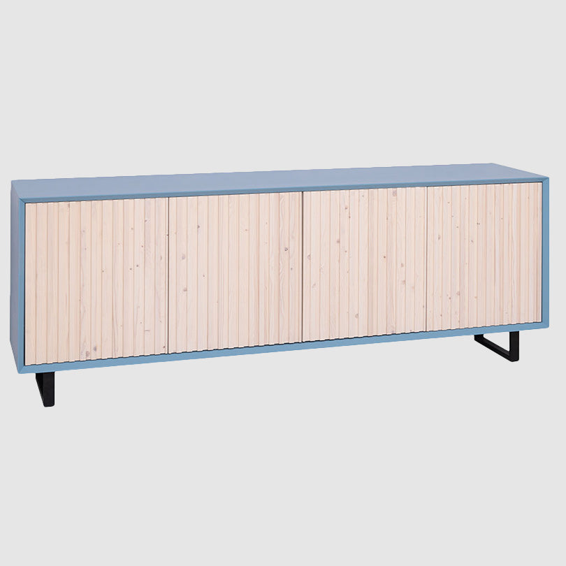 Buffet 4 portes 214 cm en pin massif et MDF, finition Bleu Ciel P053 et Huilé blanchi P095, vue portes fermées