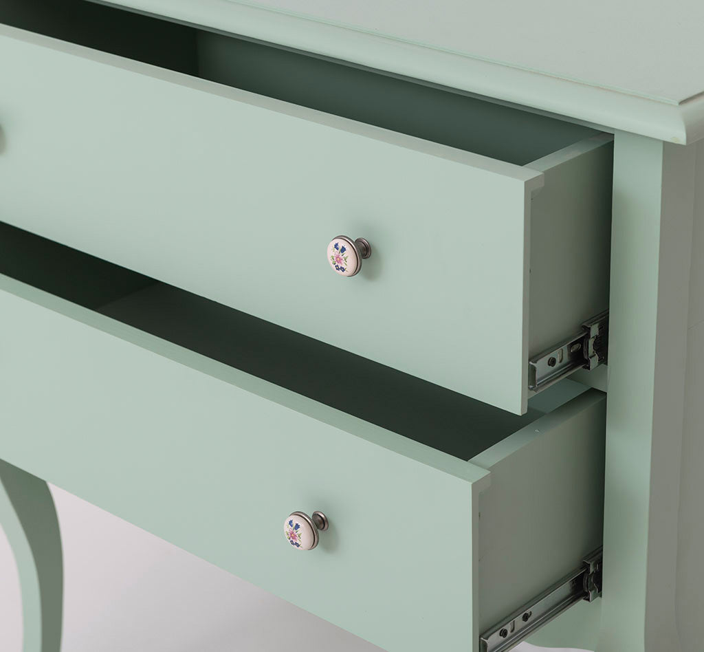 Détail des rails métalliques des tiroirs de la console en pin massif.