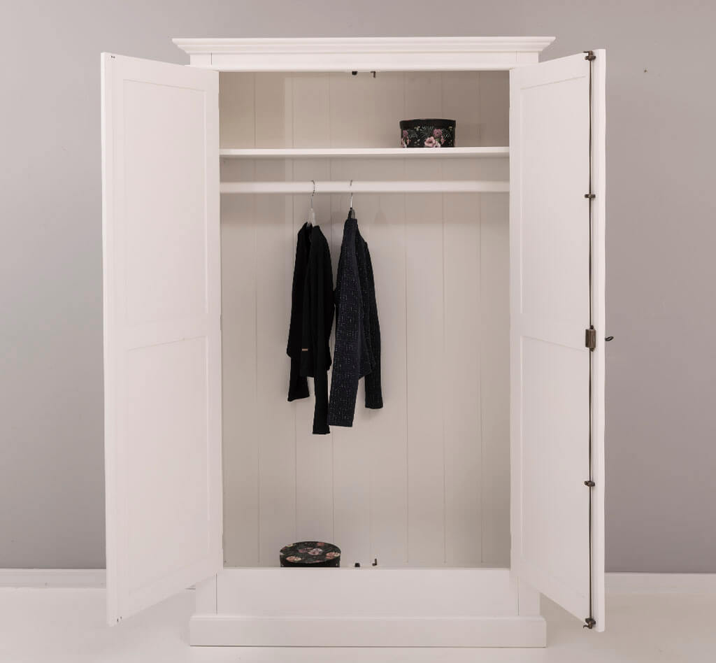 Armoire 2 portes battantes en pin massif et MDF vue de face, intérieur penderie pleine largeur avec tringle et étagère – 125×51×200 cm