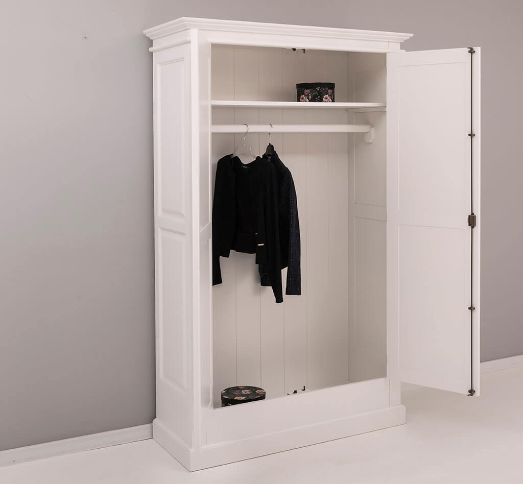 Armoire 2 portes battantes en pin massif et MDF ouverte, vue intérieure avec tringle et étagère haute – 125×51×200 cm