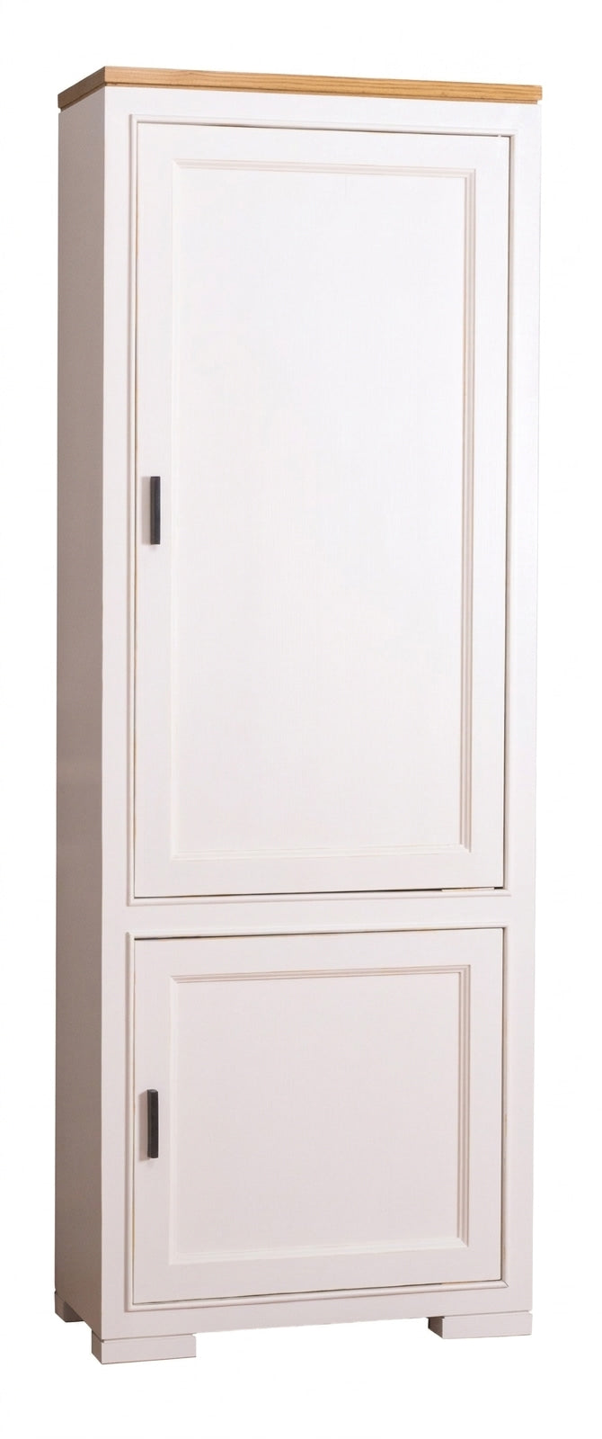 Armoire en pin massif à deux portes fermées de face — Le Grenier Campagnard
