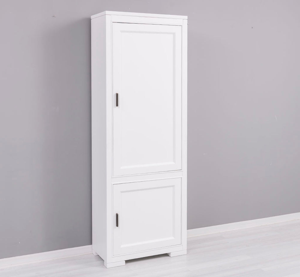 Armoire en pin massif à deux portes vue de trois-quarts face — Le Grenier Campagnard