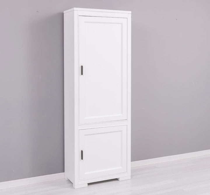 Armoire en pin massif à deux portes vue de trois-quarts face — Le Grenier Campagnard