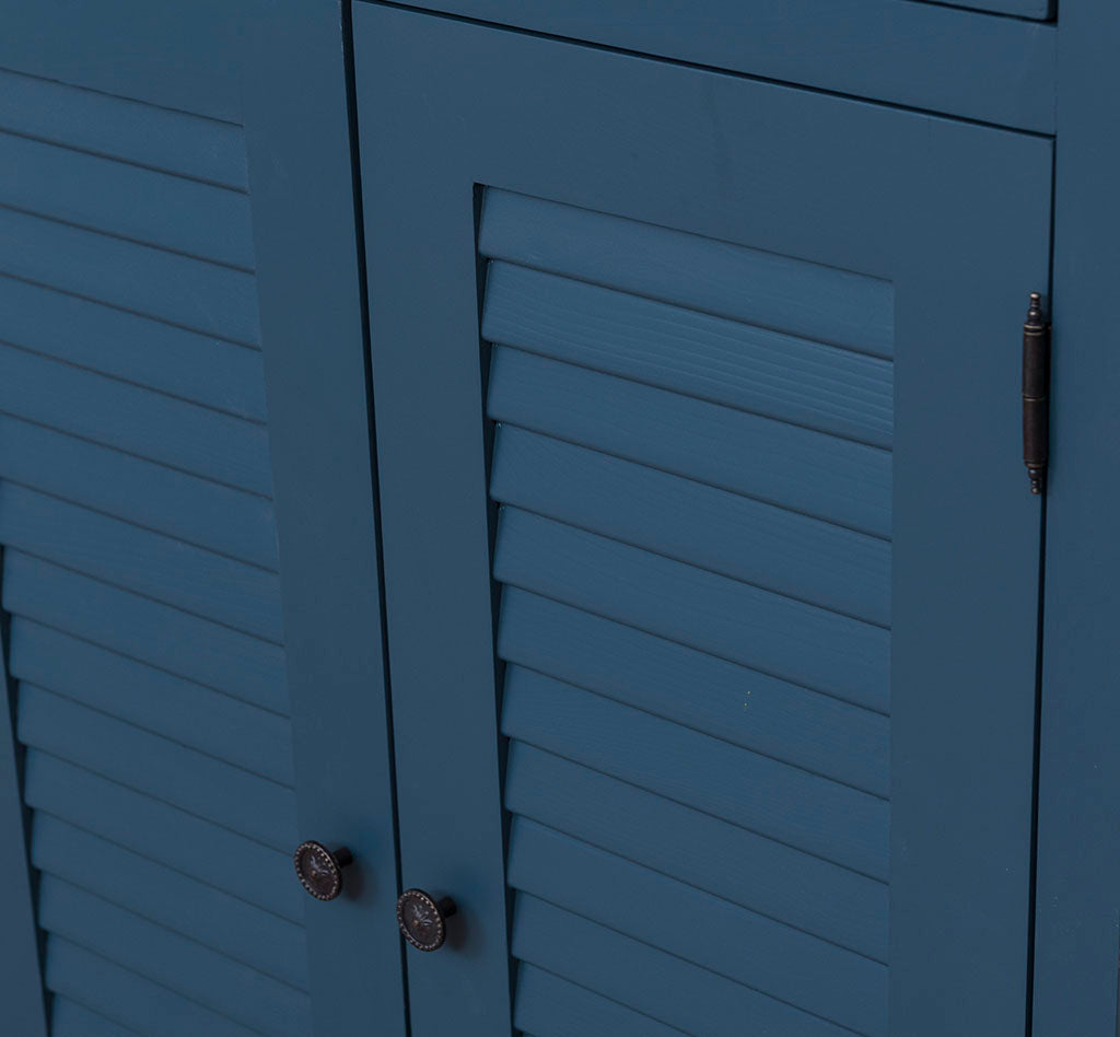 Détail des portes à persiennes et ferrures d&