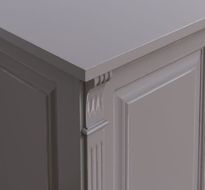 Détail de la moulure et de l’encadrement du buffet en pin massif GS75BAS