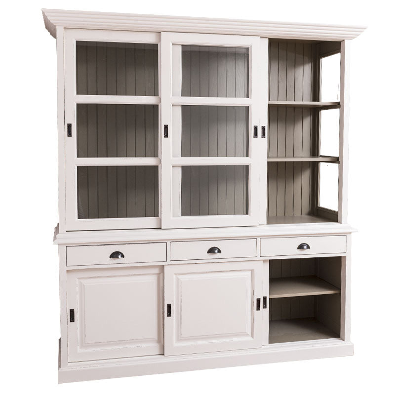Buffet vitrine en pin massif beige patiné avec portes coulissantes ouvertes