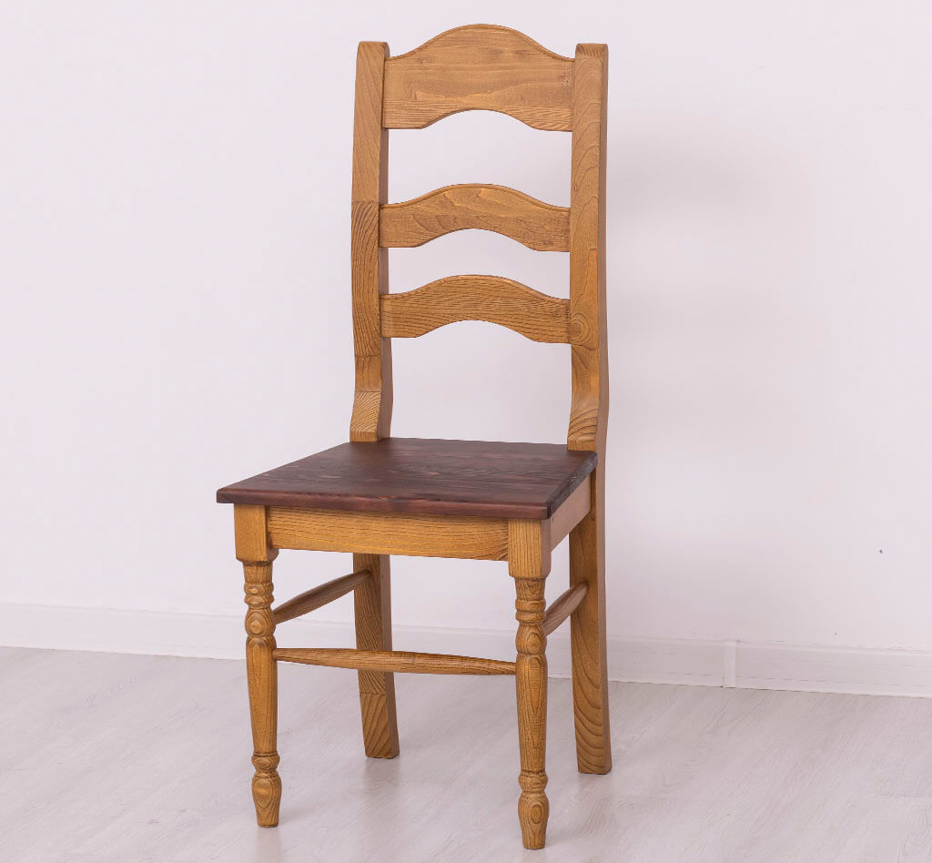 Chaise en pin massif avec assise pleine et dossier haut — Le Grenier Campagnard