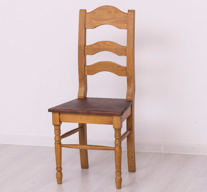 Chaise en pin massif avec assise pleine et dossier haut — Le Grenier Campagnard