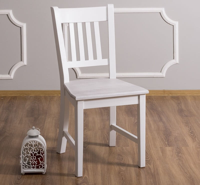 Chaise en pin massif avec dossier incliné et pieds droits — Le Grenier Campagnard